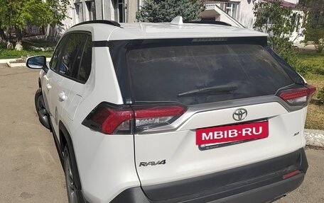 Toyota RAV4, 2019 год, 3 200 000 рублей, 4 фотография