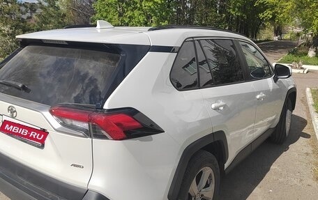 Toyota RAV4, 2019 год, 3 200 000 рублей, 5 фотография