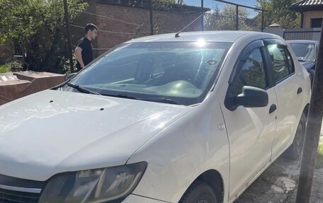 Renault Logan II, 2017 год, 450 000 рублей, 2 фотография