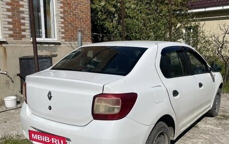 Renault Logan II, 2017 год, 450 000 рублей, 3 фотография