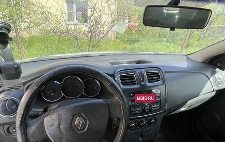 Renault Logan II, 2017 год, 450 000 рублей, 6 фотография