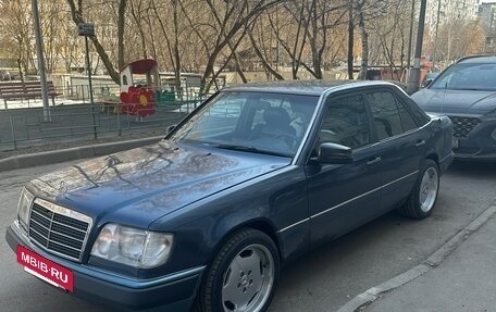 Mercedes-Benz E-Класс, 1993 год, 650 000 рублей, 2 фотография
