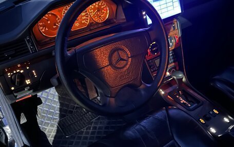 Mercedes-Benz E-Класс, 1993 год, 650 000 рублей, 12 фотография