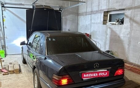 Mercedes-Benz E-Класс, 1993 год, 650 000 рублей, 10 фотография