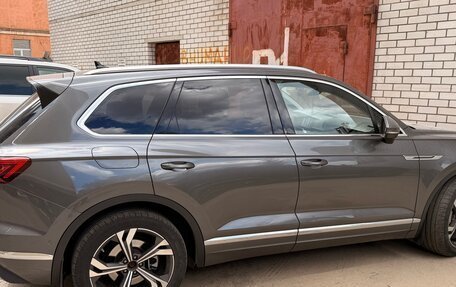 Volkswagen Touareg III, 2020 год, 5 600 000 рублей, 2 фотография