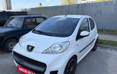 Peugeot 107 I рестайлинг, 2011 год, 420 000 рублей, 1 фотография