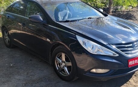Hyundai Sonata VI, 2012 год, 800 000 рублей, 1 фотография