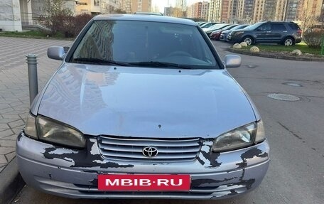 Toyota Camry, 1998 год, 260 000 рублей, 2 фотография