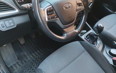 Hyundai Solaris II рестайлинг, 2018 год, 1 300 000 рублей, 12 фотография