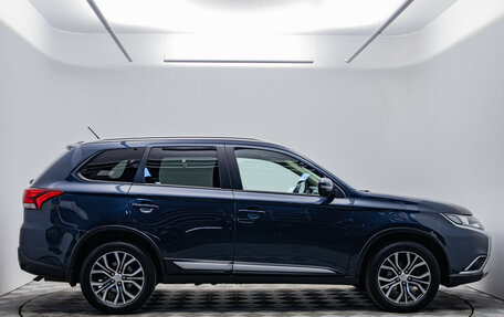 Mitsubishi Outlander III рестайлинг 3, 2016 год, 2 030 000 рублей, 4 фотография