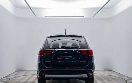Mitsubishi Outlander III рестайлинг 3, 2016 год, 2 030 000 рублей, 6 фотография