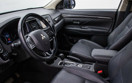 Mitsubishi Outlander III рестайлинг 3, 2016 год, 2 030 000 рублей, 10 фотография