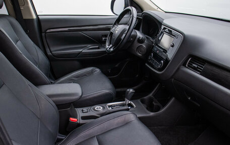 Mitsubishi Outlander III рестайлинг 3, 2016 год, 2 030 000 рублей, 9 фотография