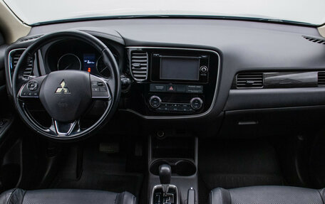 Mitsubishi Outlander III рестайлинг 3, 2016 год, 2 030 000 рублей, 13 фотография