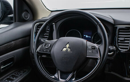 Mitsubishi Outlander III рестайлинг 3, 2016 год, 2 030 000 рублей, 15 фотография