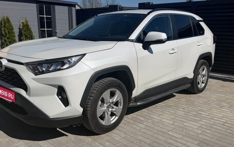 Toyota RAV4, 2021 год, 3 400 000 рублей, 2 фотография