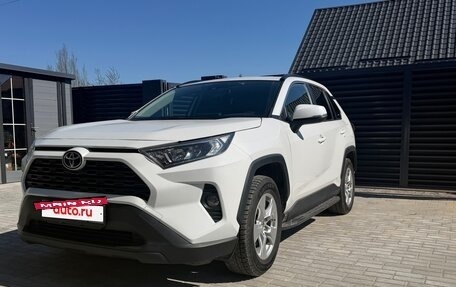 Toyota RAV4, 2021 год, 3 400 000 рублей, 3 фотография