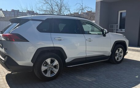 Toyota RAV4, 2021 год, 3 400 000 рублей, 4 фотография