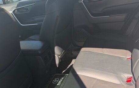 Toyota RAV4, 2021 год, 3 400 000 рублей, 8 фотография