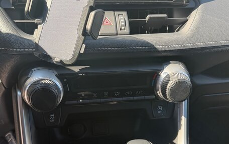 Toyota RAV4, 2021 год, 3 400 000 рублей, 11 фотография