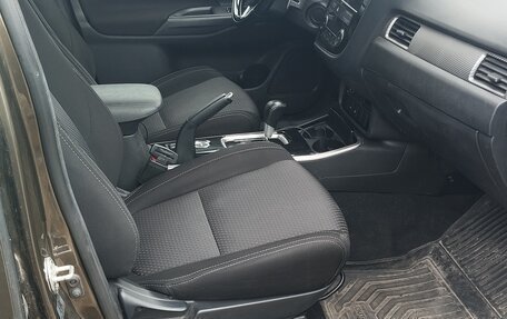 Mitsubishi Outlander III рестайлинг 3, 2018 год, 2 050 000 рублей, 11 фотография