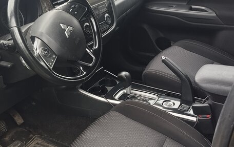 Mitsubishi Outlander III рестайлинг 3, 2018 год, 2 050 000 рублей, 13 фотография