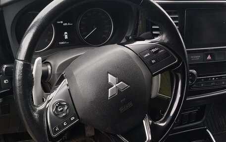 Mitsubishi Outlander III рестайлинг 3, 2018 год, 2 050 000 рублей, 14 фотография