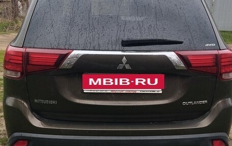 Mitsubishi Outlander III рестайлинг 3, 2018 год, 2 050 000 рублей, 6 фотография