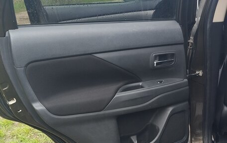 Mitsubishi Outlander III рестайлинг 3, 2018 год, 2 050 000 рублей, 18 фотография