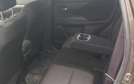 Mitsubishi Outlander III рестайлинг 3, 2018 год, 2 050 000 рублей, 17 фотография