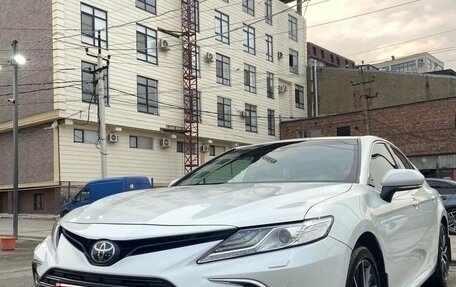 Toyota Camry, 2022 год, 3 500 000 рублей, 2 фотография