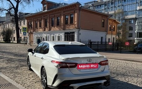 Toyota Camry, 2021 год, 3 750 000 рублей, 9 фотография