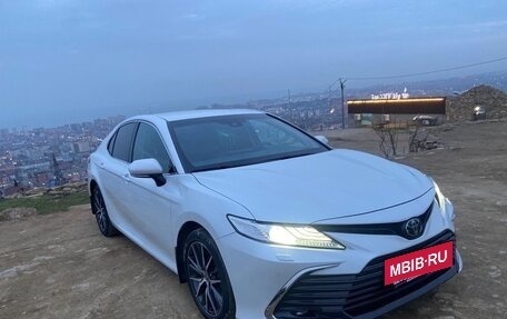 Toyota Camry, 2022 год, 3 500 000 рублей, 5 фотография