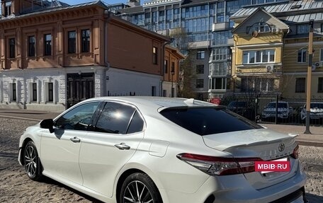 Toyota Camry, 2021 год, 3 750 000 рублей, 10 фотография