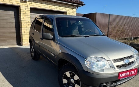 Chevrolet Niva I рестайлинг, 2012 год, 495 000 рублей, 3 фотография