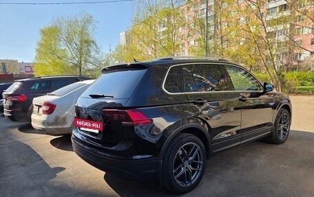 Volkswagen Tiguan II, 2018 год, 2 200 000 рублей, 3 фотография