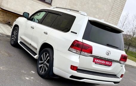Toyota Land Cruiser 200, 2017 год, 6 500 000 рублей, 2 фотография