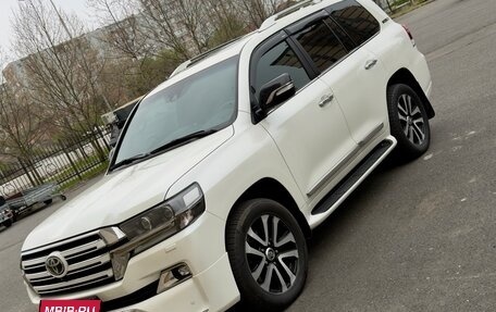 Toyota Land Cruiser 200, 2017 год, 6 500 000 рублей, 3 фотография