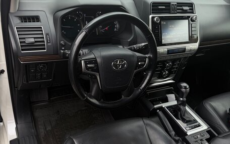 Toyota Land Cruiser Prado 150 рестайлинг 2, 2020 год, 5 850 000 рублей, 8 фотография