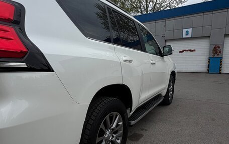 Toyota Land Cruiser Prado 150 рестайлинг 2, 2020 год, 5 850 000 рублей, 6 фотография