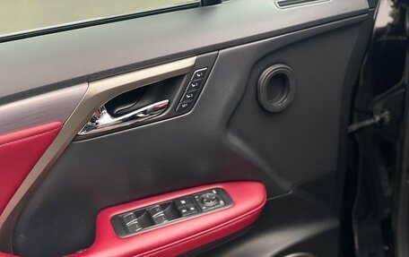 Lexus RX IV рестайлинг, 2019 год, 3 000 000 рублей, 6 фотография