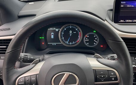 Lexus RX IV рестайлинг, 2019 год, 3 000 000 рублей, 8 фотография
