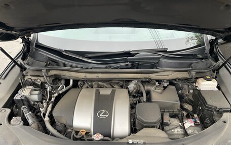Lexus RX IV рестайлинг, 2019 год, 3 000 000 рублей, 16 фотография