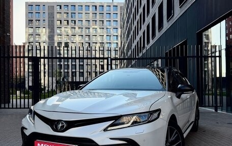 Toyota Camry, 2021 год, 2 500 000 рублей, 1 фотография