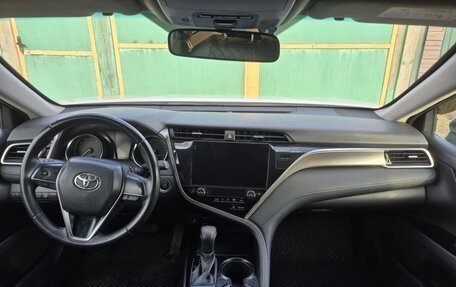 Toyota Camry, 2018 год, 1 850 000 рублей, 8 фотография