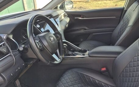 Toyota Camry, 2018 год, 1 850 000 рублей, 9 фотография
