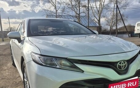 Toyota Camry, 2018 год, 1 850 000 рублей, 6 фотография