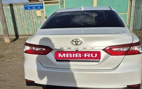 Toyota Camry, 2018 год, 1 850 000 рублей, 2 фотография