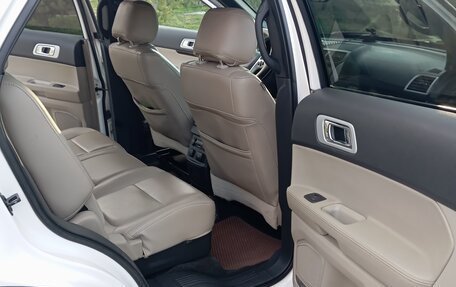 Ford Explorer VI, 2012 год, 1 700 000 рублей, 15 фотография