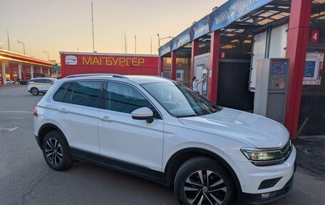 Volkswagen Tiguan II, 2019 год, 2 420 000 рублей, 2 фотография